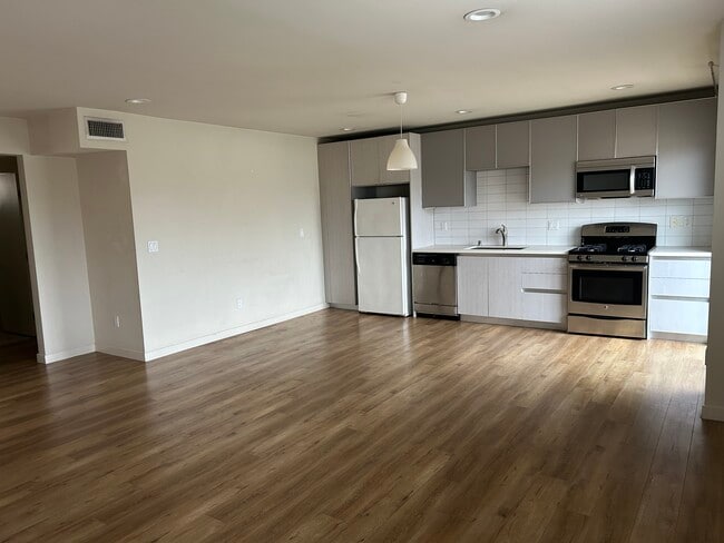Living Room/Dinning Room - 3449 Keystone Ave