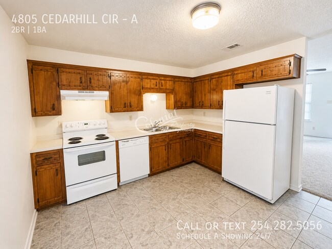 Building Photo - 4805 Cedarhill Cir