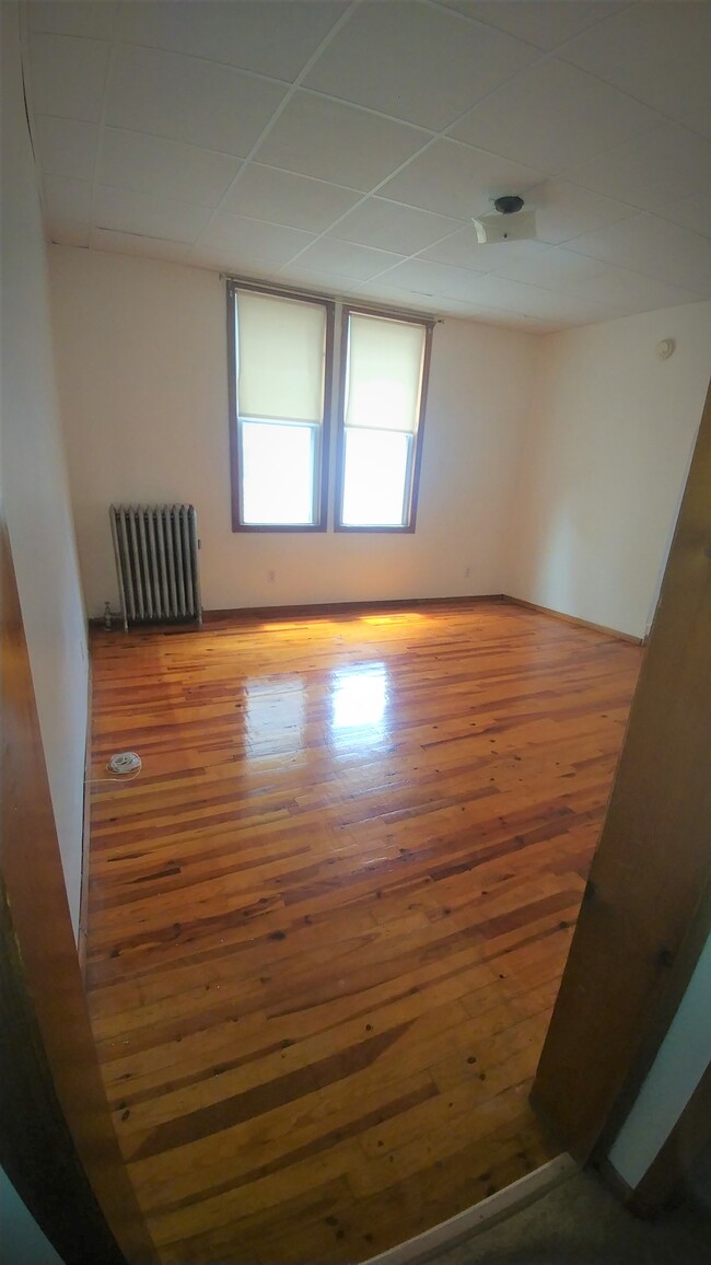 living room from hallway - 226 Spring St