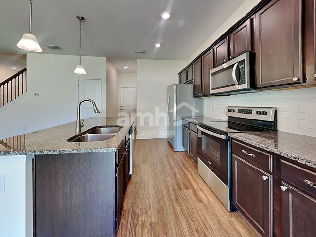 Foto del edificio - 6605 Hidden Rose Pl