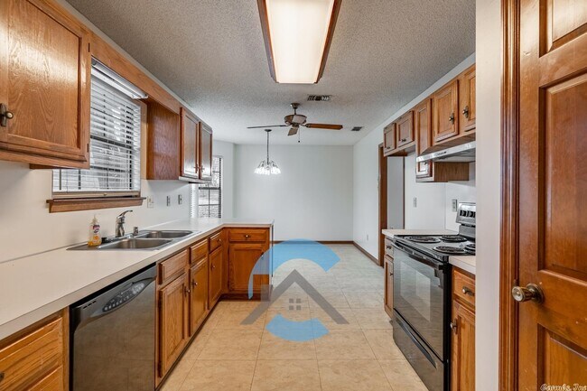 Foto del edificio - 801 Cedar Ridge Dr