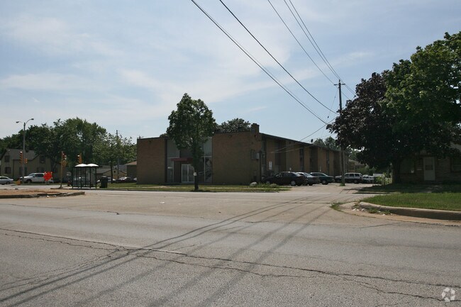 Foto del edificio - Sherman Homes
