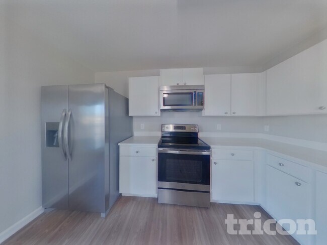 Building Photo - 809 Littleton Dr