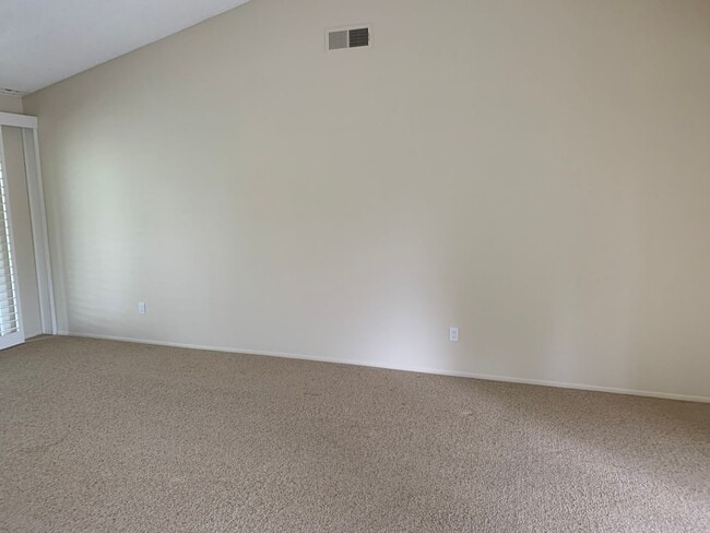 Building Photo - An El Dorado Model on the Golf Course