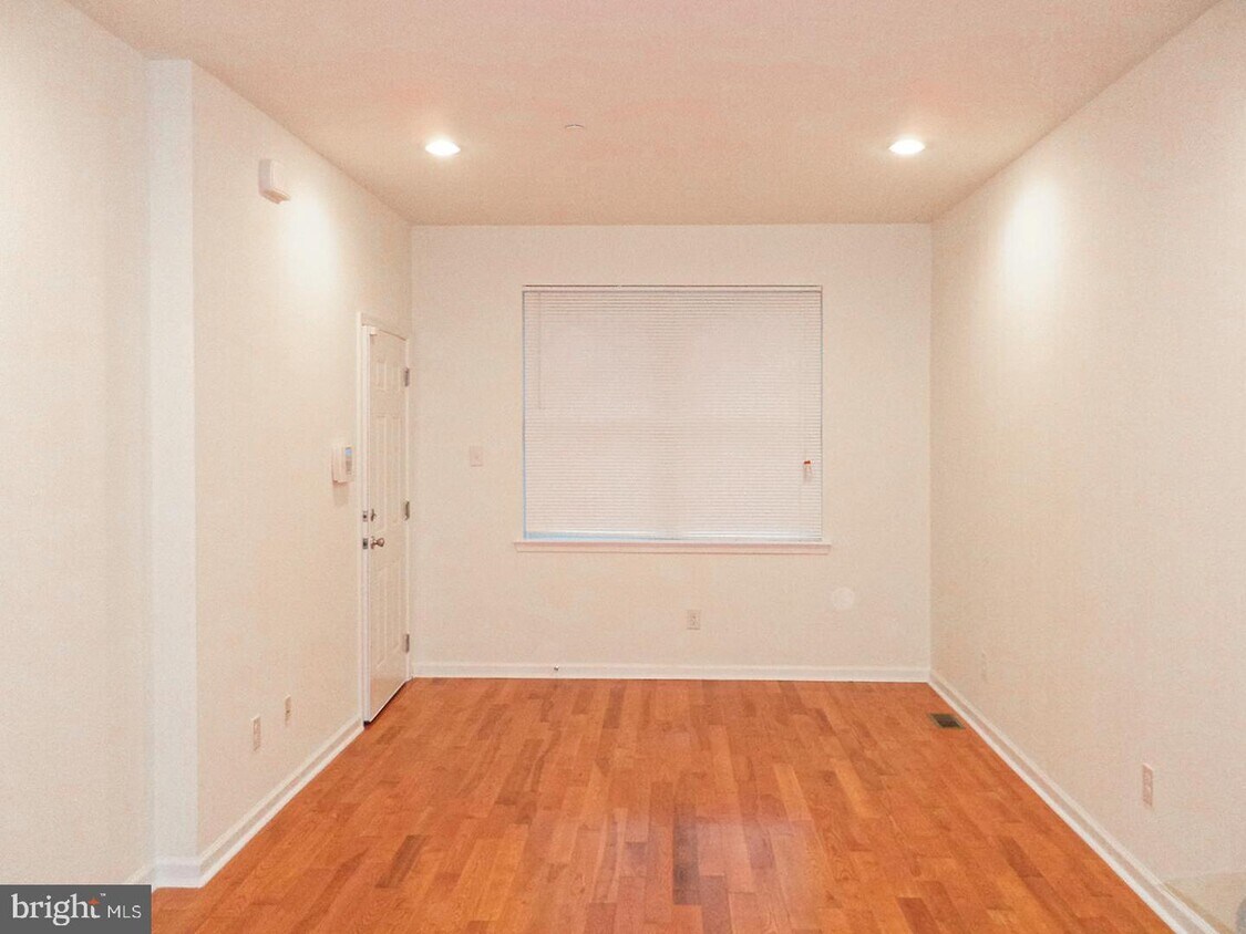 Primary Photo - 1240 S 17th St