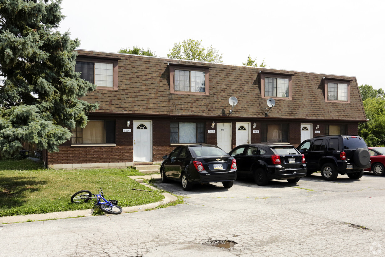 Foto del edificio - 5814-5820 Creekview