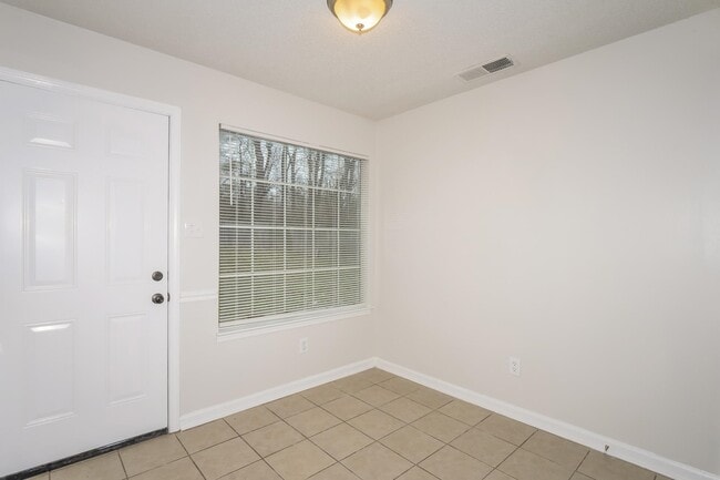 Building Photo - 4696 Crestfield Rd