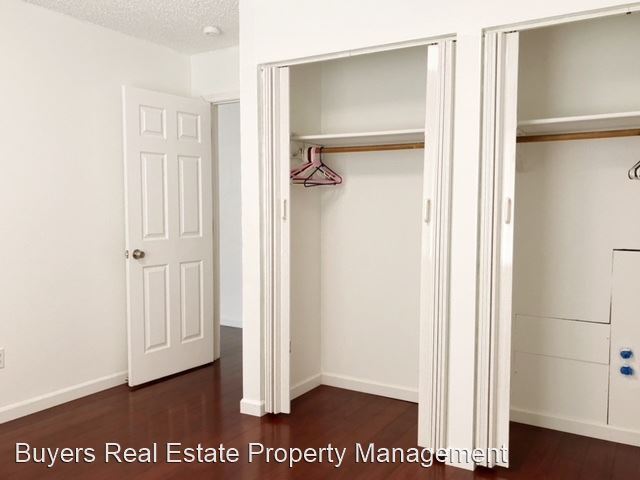 Building Photo - 941 E 46th Ct