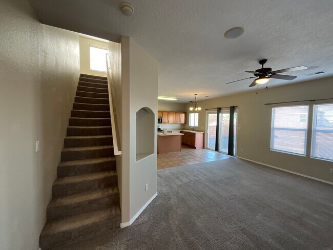Foto del edificio - 3 Bedroom Home Available Near Dennis Chave...