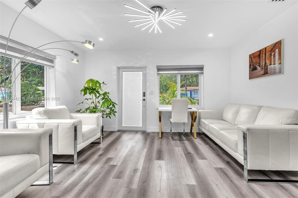 Foto principal - 886 NE 134th St