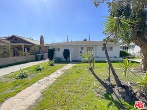 Building Photo - 11238 Oxnard St