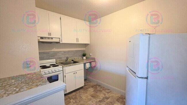 Foto del edificio - Ground-Floor Studio with Private Patio & Pool Access Near Virginia Lake