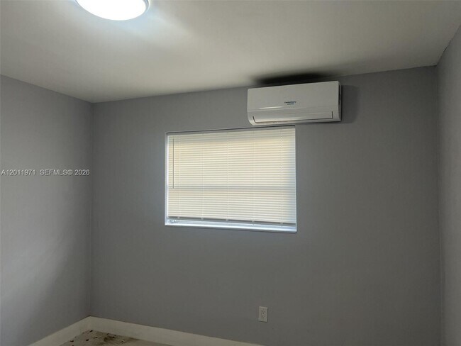 Foto del edificio - 1067 NW 24th St