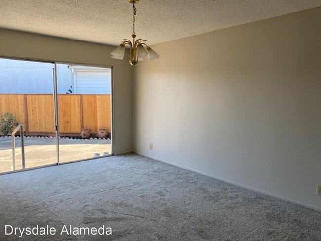 Building Photo - 3 br, 2.5 bath House - 1805 Otis Drive (LO