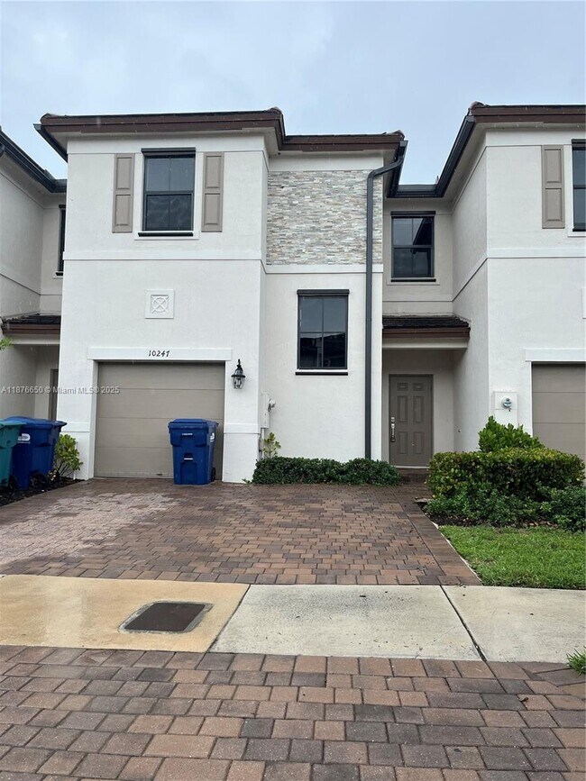 Building Photo - 10247 SW 231st Ln