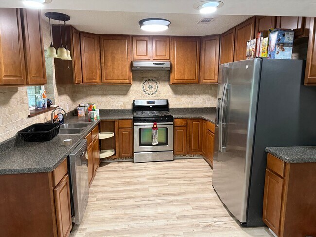 Foto del edificio - 1746 Par Rd 7139