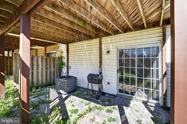 Foto del edificio - 3231 Halcyon Ct