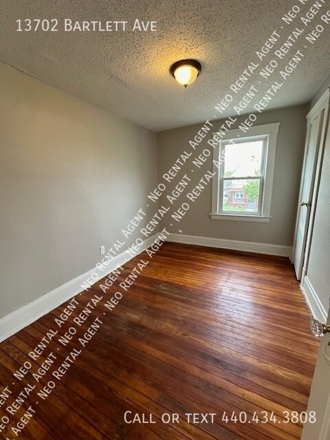Foto del edificio - 13702 Bartlett Ave