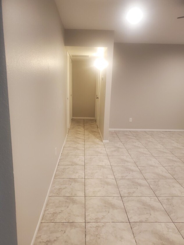 Primary Photo - 2140 W Vista Ave #4