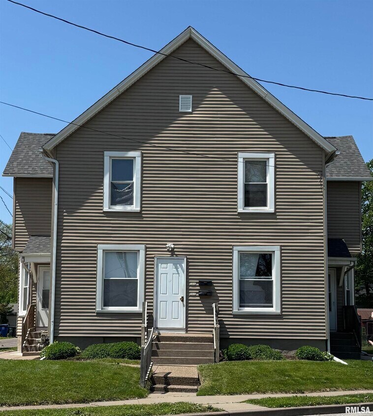 Primary Photo - 118 N Pine St