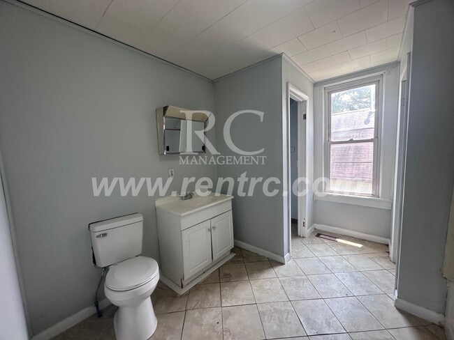 Building Photo - 1135 Jackson-