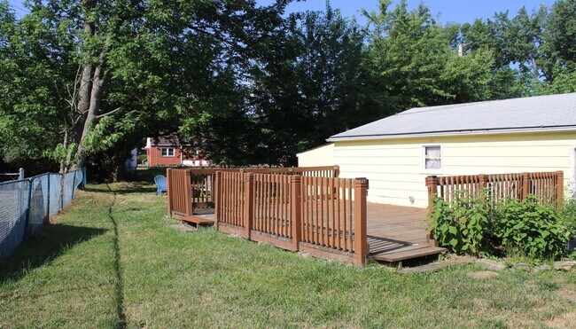 Building Photo - 4 bedroom/1 Bath Single Home!