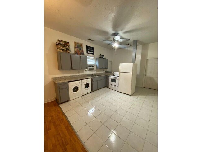 Foto del edificio - 777 Central Ave SW