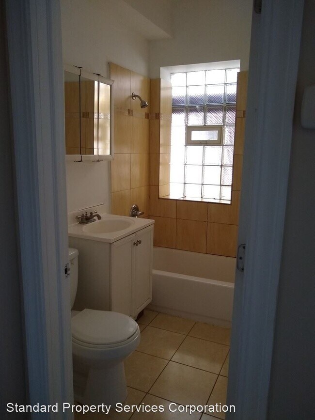 Building Photo - 2 br, 1 bath House - 2133 Howard St. Unit 2