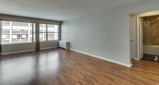 Building Photo - 6157 N Sheridan Rd