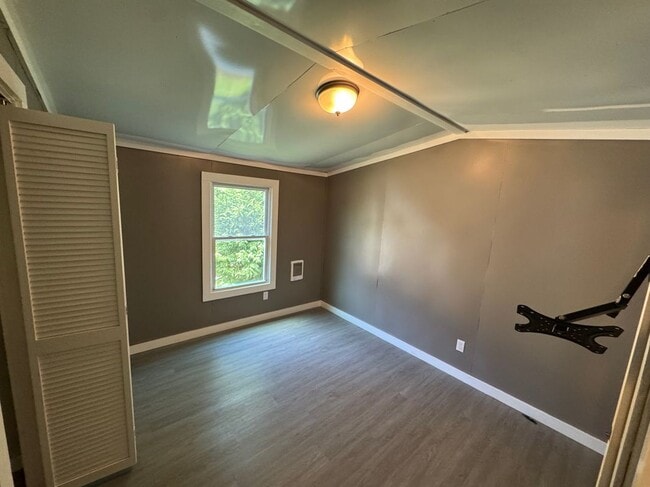 Building Photo - 465 Summit St