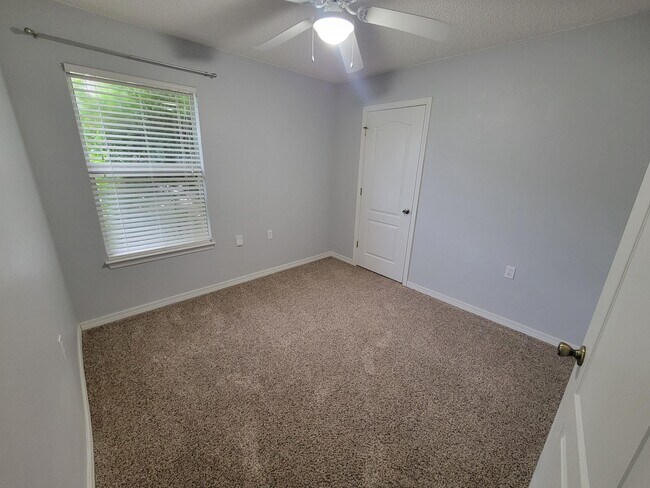 Foto del edificio - 6476 Sailport Cove