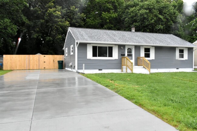 Building Photo - Remodeled 3 Bedroom Ranch