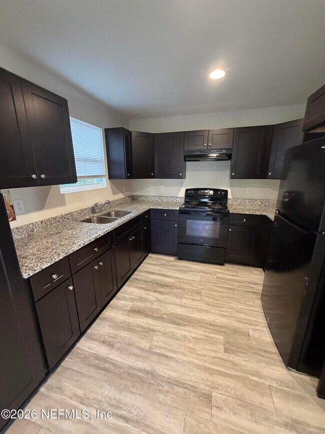 Foto del edificio - 1441 E 25th St