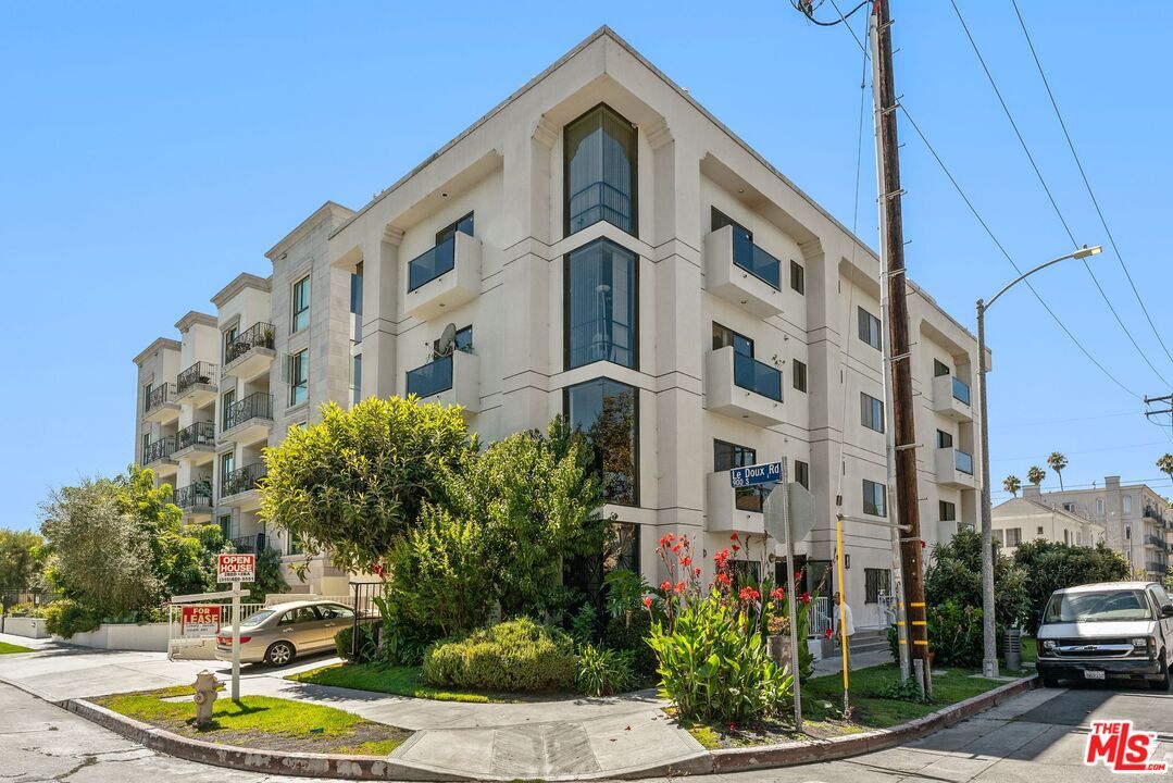 Foto principal - 8558 Chalmers Dr