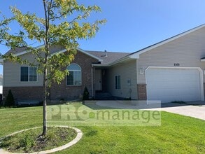 Building Photo - 1303 Jackson Dr
