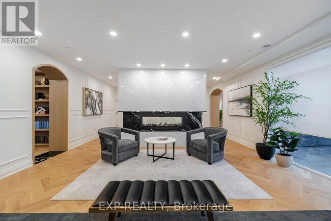 Building Photo - 71 Wyndham St S