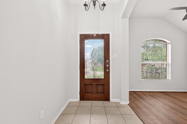 Foto del edificio - 6030 Wildbriar Ln