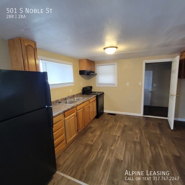 Building Photo - Greenfield 2BR/2BA House w/Garage!