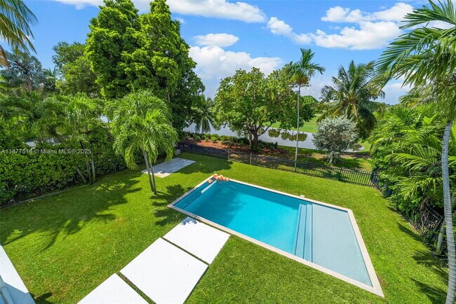 Foto del edificio - 6050 La Gorce Dr