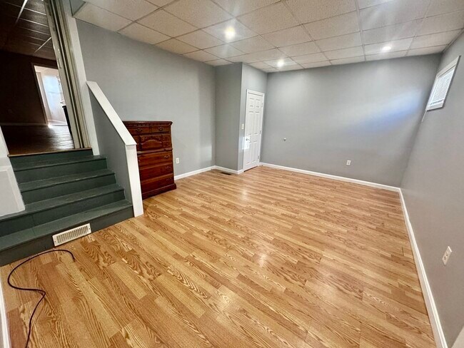 Building Photo - 135 Ames St