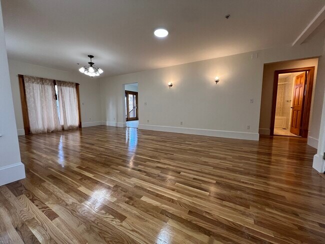 Building Photo - 128 Buttonwood St