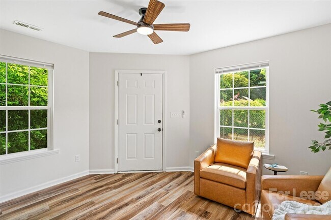 Foto del edificio - 6602 Porterfield Rd