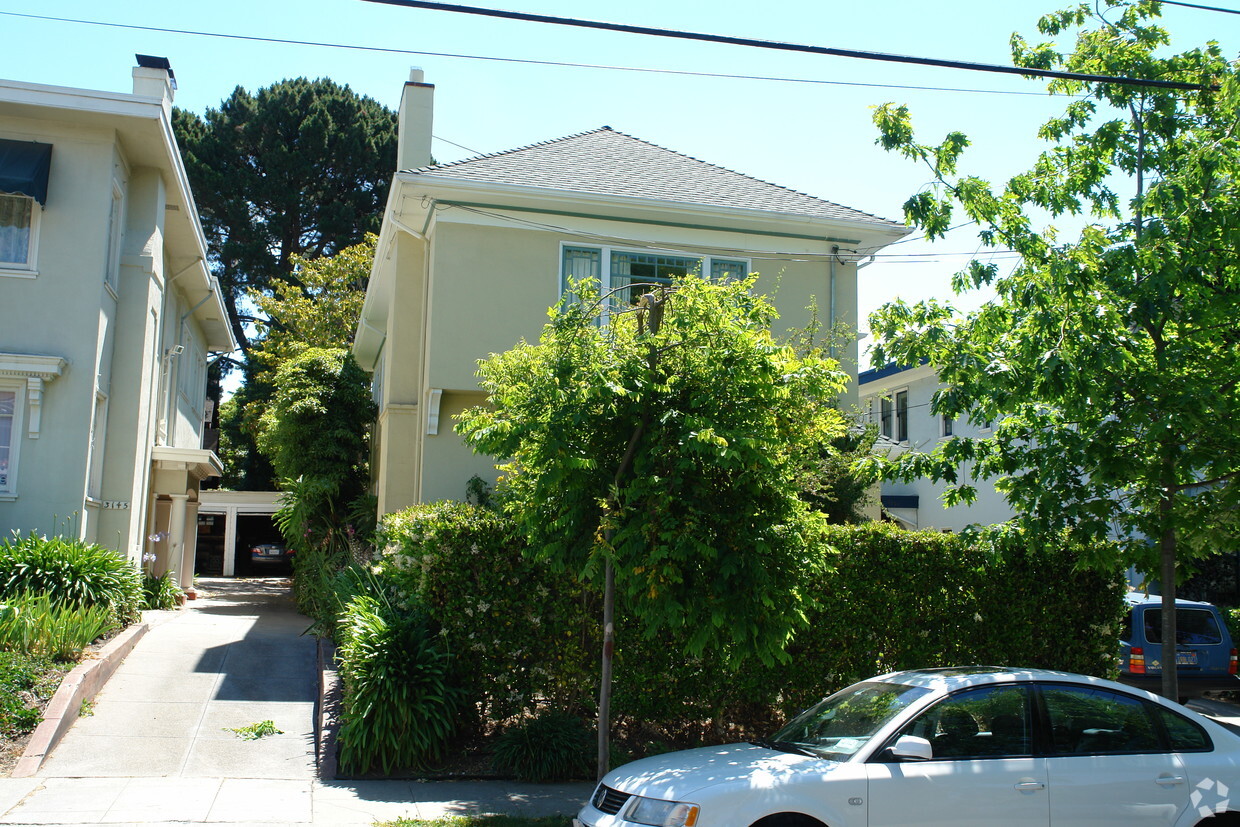 Building Photo - 3147-3149 College Ave