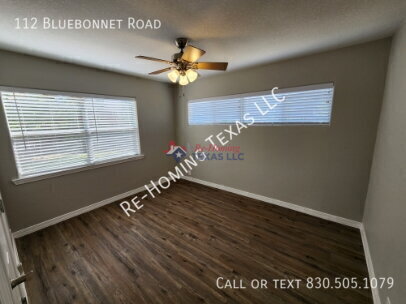 Foto del edificio - 112 Bluebonnet Rd
