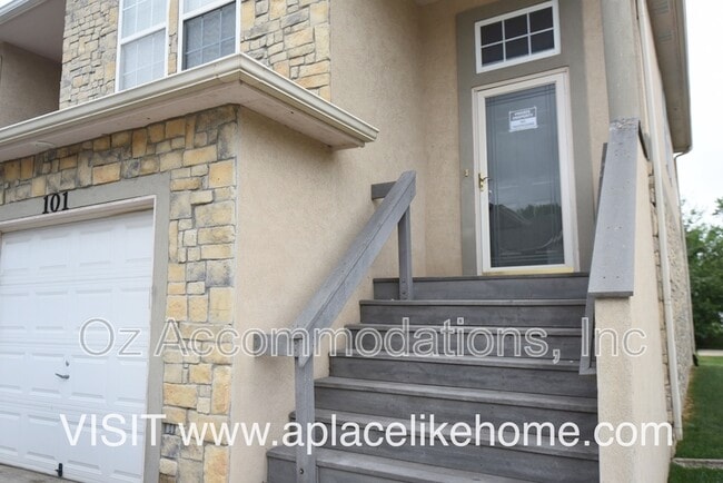 Building Photo - 1151 N Mart-way Dr