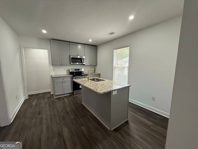 Building Photo - 1040 Palmetto Ave SW