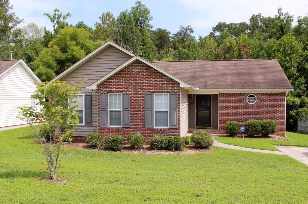 Primary Photo - 917 Londonderry Dr