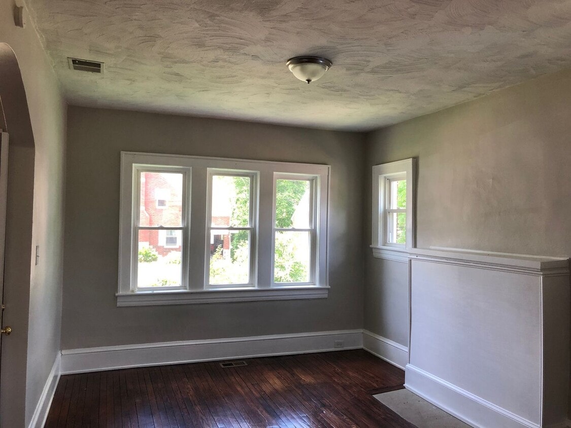 Photo - 837 30th St 3bed/1bath $1395