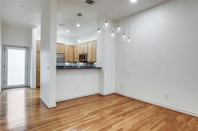 Building Photo - 4310 Buena Vista St