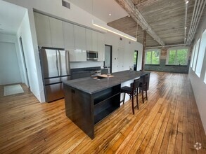 Building Photo - 520 State Rd